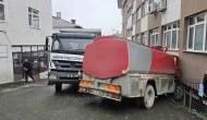 Freni boşalan mazot yüklü tanker kaymakamlık binasına çarparak durabildi