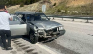 D100’de otomobil kamyona çarptı: 2 yaralı