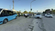 Otomobil ışıklarda duran halk otobüsüne çarptı: 6 yaralı