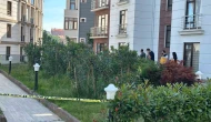 Genç kadın apartman önünde ölü bulundu