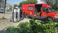 Otomobil rampa yukarı çıkarken yan yattı: 1 yaralı