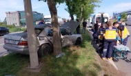 Otomobil önce tıra, ardından ağaca çarptı: 1 yaralı