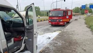 Seyir halindeki minibüs alev aldı