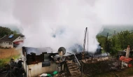 Ahşap ev yanarak kullanılamaz hale geldi