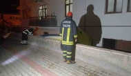 3 katlı binanın çatısında intihara kalkışan şahsı polis ikna etti