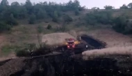 Alevler tarlayı sardı, ekipler eve sıçramasını önledi