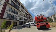 Arkadaşına intihar edeceğini söyledi, polis ve itfaiye balkondan girerek kurtardı