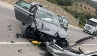 Bariyerlere çarpan otomobildeki 8 kişi yaralandı