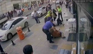 Kadınların saç saça kavgasını polis bile güçlükle ayırdı