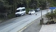 Otomobil düşen kayadan saniyelerle kurtuldu