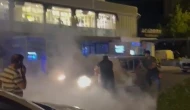 Seyir halindeyken alev alan otomobilin yardımına vatandaşlar yetişti