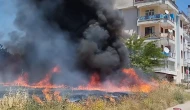 Çıkan yangın evlere sıçramadan söndürüldü