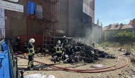 Atık tekstil malzemeleri alev alev yandı