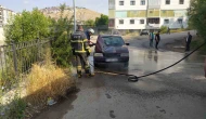 Park halindeki otomobil alev aldı