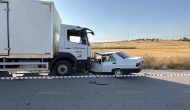 Kamyonla çarpışan Fiat Tofaş hurdaya döndü: 1’i ağır 2 yaralı