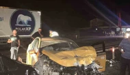 Ticari taksi tıra arkadan çarptı: 1 yaralı