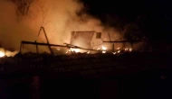 Çorum’da çıkan yangında 2 ev, 2 garaj ve 1 ahır kül oldu
