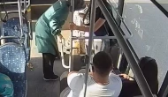 Halk otobüsü şoförü, fenalaşan yolcu için zamanla yarıştı