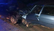 Trafik Kazası: İki Otomobil Çarpıştı, 3 Kişi Yaralandı