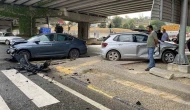 Üç araç birbirine girdi: 5 yaralı