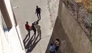 Polise yakalanmamak için girdiği bacada sıkıştı