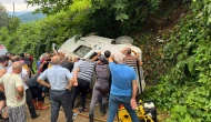 Çay toplamaya gidenleri taşıyan panelvan kaza yaptı: 2 ölü, 3 yaralı