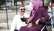 76 yaşındaki bedensel engelli kadın, ömründe ilk kez denizi gördü