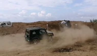 Off-road yarışlarında yürekler ağza geldi: 2 araç devrildi