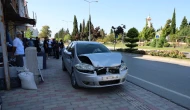 Zincirleme trafik kazası: 4 araç birbirine girdi