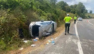 Yoldan çıkan otomobil devrildi: 3 yaralı