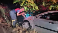 Kontrolden çıkan otomobil ağaca çarptı: 2 yaralı