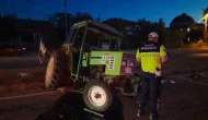 Otomobil ile traktör çarpıştı: 3 yaralı