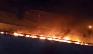 Seyir halindeyken yanan tır ortalığı savaş alanına çevirdi: 1 yaralı
