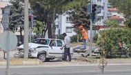 Otomobil aydınlatma direğine çarptı: 1 yaralı