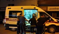 Evinin kapısında bıçaklanan çocuk yaralandı