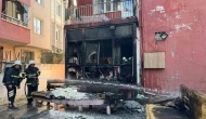 Balkonda çıkan yangın eşyaları küle çevirdi