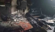 Elektrik kontağından çıkan yangında iki katlı ev kullanılamaz hale geldi