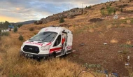Ambulans takla attı: 3 sağlık personeli yaralandı