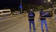 Geceleyin sokak ortasında silahlı saldırı: 3 yaralı