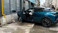 Kontrolden çıkan otomobil, park halindeki araçlara çarptı: 1 yaralı