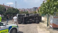 Belediyeye ait kamyonet devrildi: 1 yaralı