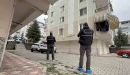 Cam silen kadın cipin üzerine düşerek hastanelik oldu