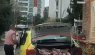 Taksinin bagajında uygunsuz şartlarda et sevkiyatı kameraya yansıdı