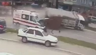 Vakaya giden ambulansın kaza anı kamerada: 1 ölü, 3 yaralı