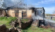 Çorum’da metruk ev yangını