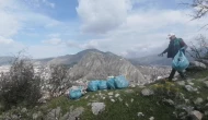 Kuşkonmaz için çıktığı dağda 6 torba çöp topladı