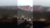 Amasya'da Yıkılan Ahırda Cesur Kadın Çiftçi Canlı Hayvanları Kurtardı!