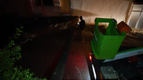 Elektrik Direği Evin Bahçesine Devrildi! 80 Yaşındaki Kadın İsyan Etti
