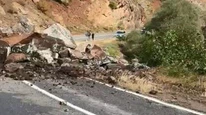 Dev Kayalar Yola Düştü! Ulaşım Durdu
