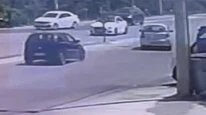 Kırmızı Işıkta Şerit Değiştiren Araç Kazaya Neden Oldu: 2 Yaralı